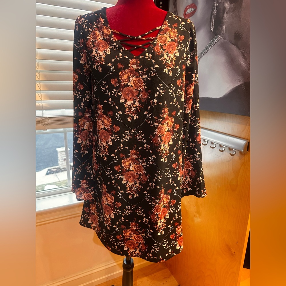 Xhilaration dress with bell sleeves
Size small 
Boho